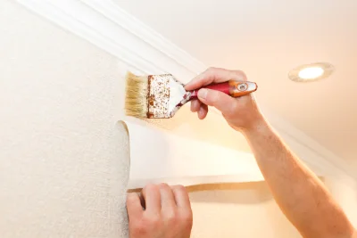 Pose de papier peint à Quiers — revêtements muraux et toiles de verre